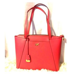 Michael Kors Rose Pink
Maddie Leather Tote Bag